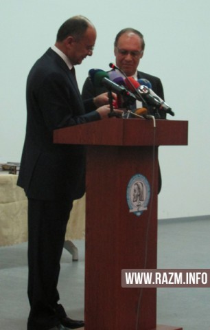 Министр обороны Сейран Оганян и ректор Медицинского университета Микаэл Нариманян