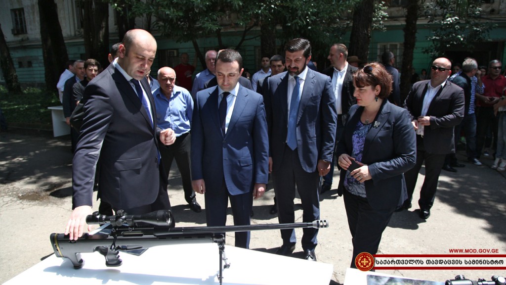 Премьер-министр Грузии и министр обороны Грузии в научно-техническом центре «Дельта»