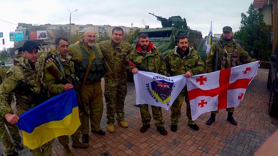 Саакашвили с грузинскими добровольцами