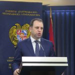 Министр обороны Армении Виген Саргсян во время пресс-конференции