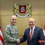 Генерал-майор Дэвид Алвин и министр обороны Грузии Леван Изория