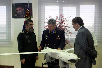 ՌԴ և Իրանի զինվորականները զննում են ScanEagle-ի կրկնօրինակը