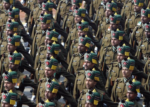 Հնդկաստանի ԶՈւ զինծառայողները ռազմական շքերթի ժամանակ