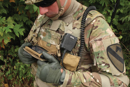 Ամերիկացի զինծառայողը Nett Warrior համակարգի պլանշետով