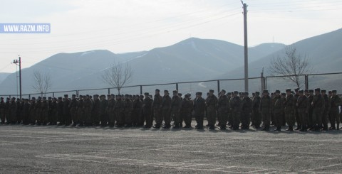 Զինծառայողները պատրաստվում են զինվորական երդում տալուն