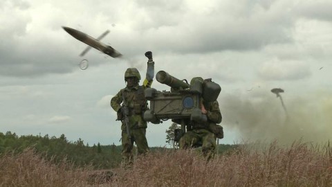 Շվեդական RBS-70 դյուրակիր զենիթահրթիռային համալիրը հրթիռի արձակման ժամանակ
