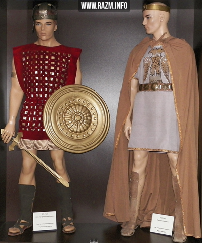 Հայկական բանակի Ք․Ա․ 1-ին դարի համազգեստներ՝ ձախից՝ զինվորի, աջից՝ սպայի