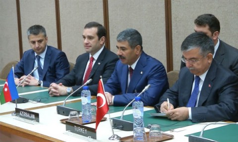 Ձախից՝ աջ, Վրաստանի, Ադրբեջանի և Թուրքիայի պաշտպանության նախարարները 