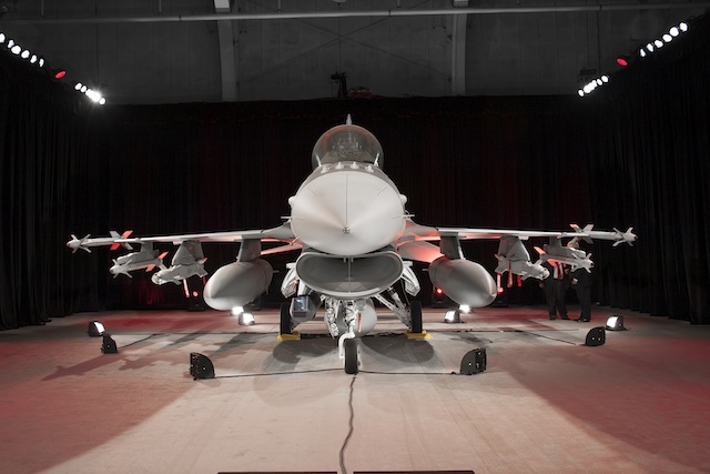 Իրաքի ռազմաօդային ուժերի համար նախատեսված ամերիկյան առաջին F-16 կործանիչը