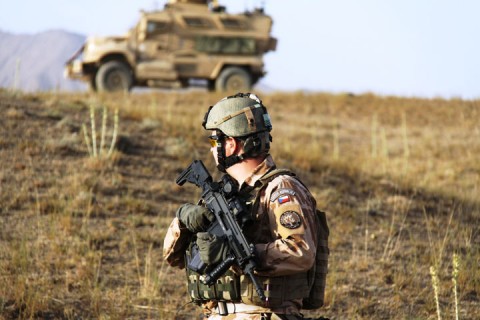 Չեխական բանակի զինծառայողը BREN 805 հրազենային համալիրով