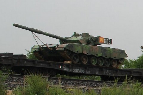 Չինաստանի Ժողովրդական ազատագրական բանակի Type-96 տանկը՝ երկաթուղով Ռուսաստան տեղափոխվելիս