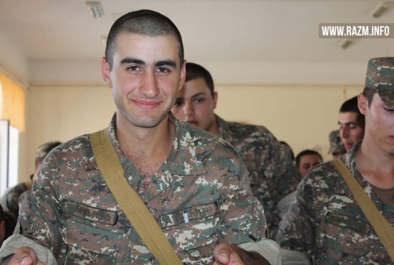 Ճաշից հետո ժպտացող զինվոր