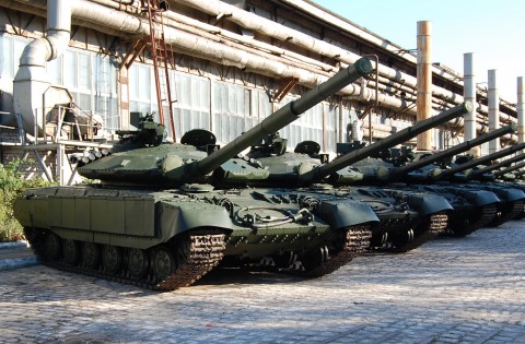 Ուկրաինայի ազգային գվարդիային հանձնվելիք Տ-64Բ1Մ տանկեր, որոնք մինչ այդ պատրաստվել էին ԿԴՀ-ի համար