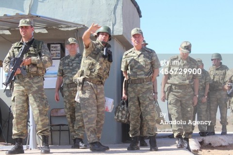 Ցամաքային զորքերի հրամանատար, գեներալ Աքփար Հուլուսին թուրք-սիրիական սահմանին 06.10.2014
