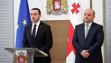 Վրաստանի վարչապետն (ձախից) ու պաշտպանության նորանշանակ նախարարը