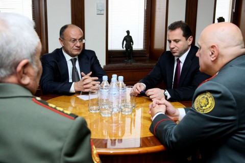 Հանդիպման ժամանակ քննարկվել են անվտանգության և պաշտպանության ոլորտում Հայաստանի ու Վրաստանի երկկողմ համագործակցությանն առնչվող ու այլ հարցեր
