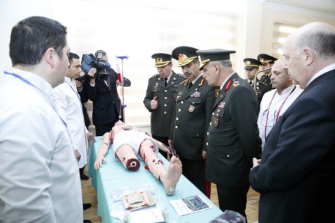  Զաքիր Հասանովն ու Օմար Պաչինը Ադրբեջանի բժշկական համալսարանի ռազմական բժշկության ֆակուլտետի մոդելավորման կենտրոնում