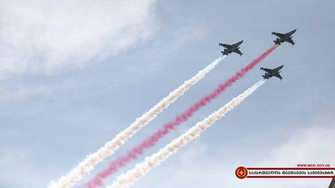 Վրաստանի ԶՈւ Սու-25 գրոհիչները պատկերում են երկրի դրոշի գույները