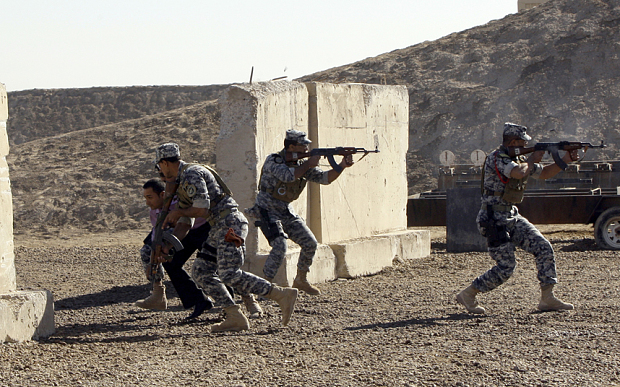 Իրաքի կառավարական բանակի զինծառայողները՝ 2010-ին ՆԱՏՕ-ի կազմակերպած մարզումների ժամանակ