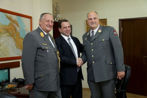 ՊՆ առաջին տեղակալ Դավիթ Տոնոյանը՝ ՀՀ-ում Ավստրիայի նախկին և նորանշանակ ռազմական կցորդների հետ
