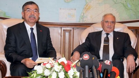 ԹԱՄԺ-ի նախագահ Իսմեթ Յըլմազը և Թուրքիայի պաշտպանության նախարար Վեջդի Գյոնուլը