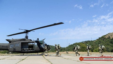 Վարժանքներին ներգրավված էր ամերիկյան UH-1Н «Իրոկեզ» բազմանպատակային ուղղաթիռ