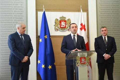 Ձախից աջ՝ Վրաստանի ներքին գործերի նախարարը, վարչապետը և պատիժների կիրառման և պրոբացիայի հարցերով նախարարը