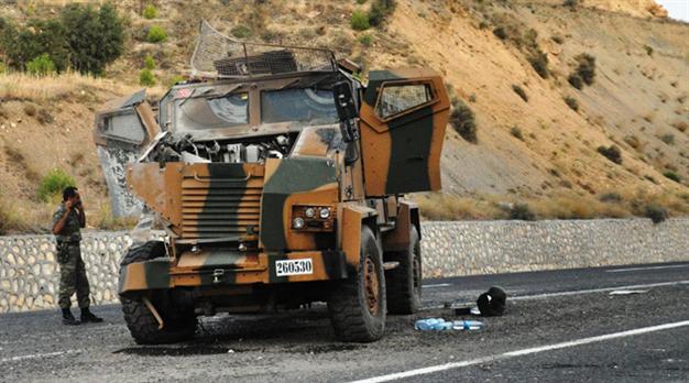 PKK-ի զինյալները Մուշում պայթեցրել են «Քիրփի» զրահամեքենա. (արխիվ)