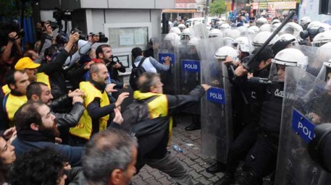 Բախումներ Ստամբուլում՝ ցուցարարների և ոստիկանների միջև։ Նկարը՝ Միլիեթ պարբերականի