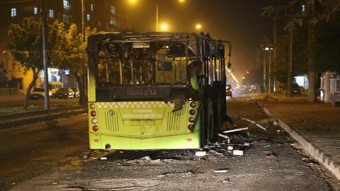 Դիարբեքիրի Բաղլար թաղամասում դիմակավորված անձինք ավտոբուս են այրել։