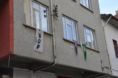Չորումում հարձակվել են HDP-ի շենքի վրա։ Նկարը՝ Դողան լրատվական գործակալության