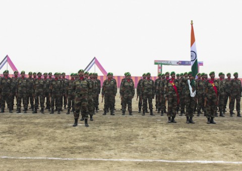 Հնդկաստանի ԶՈւ զինծառայողները «Ինդրա-2015» զորավարժության բացմանը։ Նկարը՝ ՌԴ ՊՆ-ի