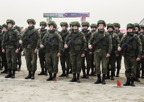 Ռուսաստանի ԶՈւ զինծառայողները «Ինդրա-2015» զորավարժության բացմանը։ Նկարը՝ ՌԴ ՊՆ-ի