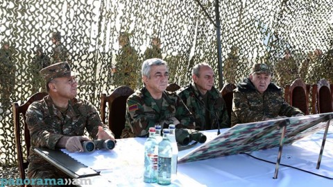 Հայաստանի ռազմաքաղաքական ղեկավարությունը հետևում է Պաշտպանության բանակի գնդային զորավարժությանը. լուսանկարը «Պանորամա» լրատվակայքի