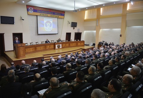 ՀՀ ԶՈւ օպերատիվ հավաքը, որին բացի ԶՈւ հրամկազմից, մասնակցել են նաև պաշտպանական-անվտանգային մյուս կառույցների ներկայացուցիչներ