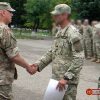 Վրաստանի ԶՈւ ԳՇ պետը շնորհավորում է դասընթացն ավարտած զինծառայողին