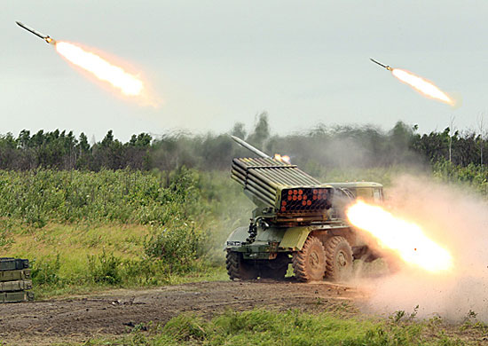 Գրադ համազարկային կրակի ռեակտիվ կայանը կրակելիս Նկարը՝ ՌԴ ՊՆ-ի
