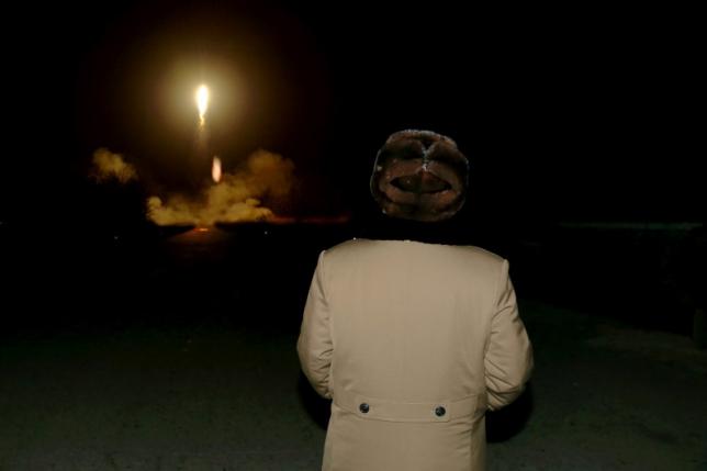 Հյուսիսային Կորեայի առաջնորդ Կիմ Չեն Ինը հետևումէ բալիստիկ հրթիռի արձակմանը 2016թ. մարտի 11 Նկարը՝ The Korean Central News Agency