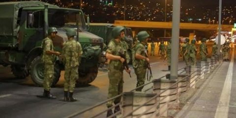 Ստամբուլում զինվորականները փակել են կամուրջներով անցուդարձը