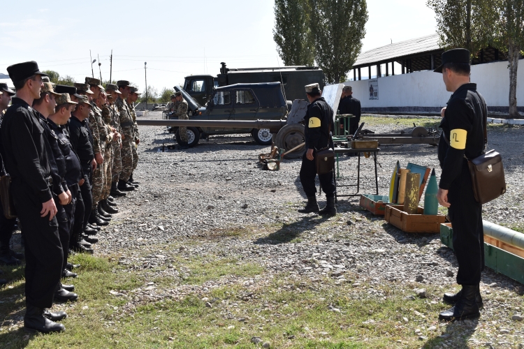 ՀՀ զինված ուժերի 1-ին բանակային կորպուսի ենթակա զորամասերից մեկում անցկացվել են ցուցադրական հավաք-պարապմունքներ: