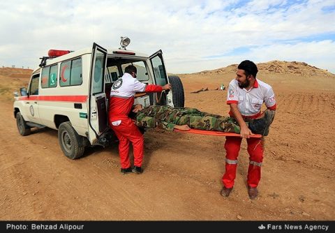 Իրանցի զինծառայողները զորավարժության ժամանակ ցուցաբերում են առաջին բուժօգնություն