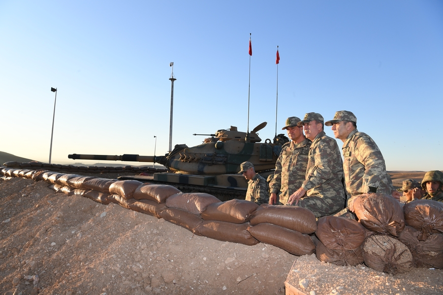 Թուրքիայի ԶՈւ ԳՇ պետ Հուլուսի Աքարը այցելել է Քիլիս նահանգի՝ Սիրիայի հետ սահմանին տեղակայված ստորաբաժանումներ: