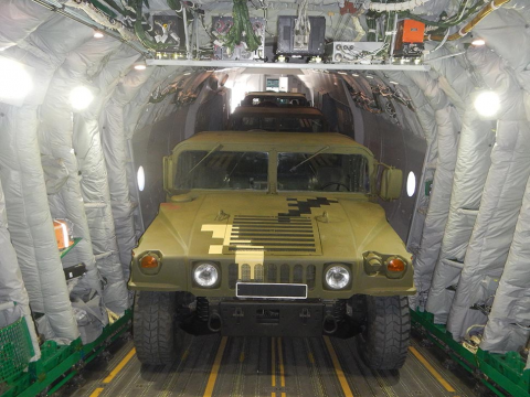 Ան-178 ռազմական բեռնատար ինքնաթիռի ցամաքային փորձարկումից (ռազմական մեքենայի բեռնում)