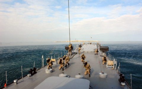 Ադրբեջանի բանակի հատուկջոկատայինները խաղարկում են պայմանական ահաբեկիչներից նավի ազատագրում