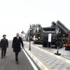 Ասդրբեջանի նախագահն այցելել է Նախիջևանի զորամաս. աջից պատկերված զինտեխնիկա՝ «Քասըրղա» ՀԿՌՀ-ի ՏԼՄ և արձակման կայան