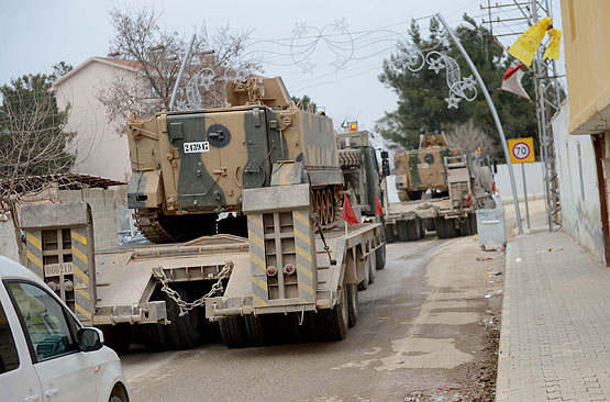 Թուրքիայի զինուժը տանկեր ու զրահամեքենաներ է տեղափոխել Սիրիայի սահման