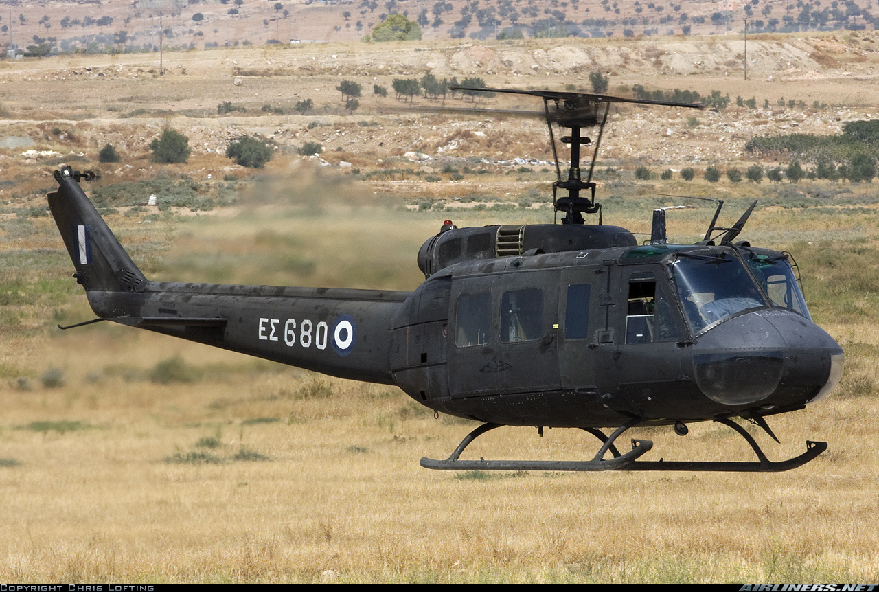 Հունաստանի զինված ուժերի Bell UH-1 Iroquois բազմանպատակային ուղղաթիռ