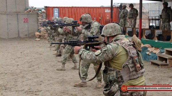 Վրաստանի ԶՈւ զինծառայողները վարժանքի ընթացքում