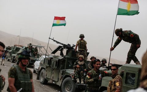 Իրաքի քրդական ինքնավարության մարտիկները ամերիկյան HMMWV զրահապատ մեքենայով