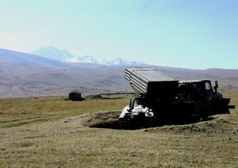 Ռուսաստանի ԶՈւ՝ Հայաստանում տեղակայված 102-րդ ռազմաբազայի «Գրադ» համազարկային կրակի ռեակտիվ համակարգը զորավարժության ժամանակ